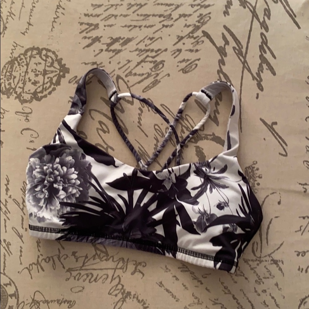 Lululemon free to be bra, size 4